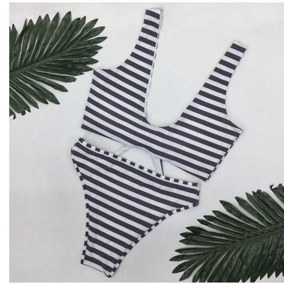 NEW! Striped Knotted Bikini - Picture 3 of 7